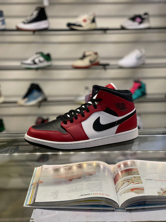 Air Jordan 1 Chicago Toe Mid